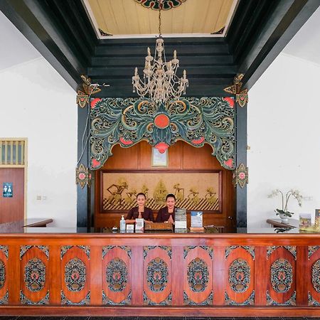 Royal Brongto Hotel Γιογκιακάρτα Εξωτερικό φωτογραφία