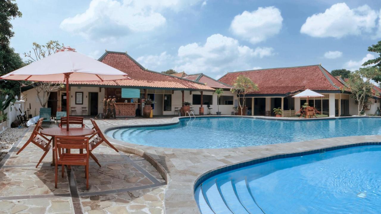 Royal Brongto Hotel Γιογκιακάρτα Εξωτερικό φωτογραφία