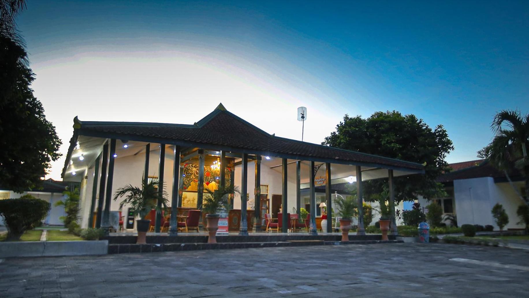 Royal Brongto Hotel Γιογκιακάρτα Εξωτερικό φωτογραφία