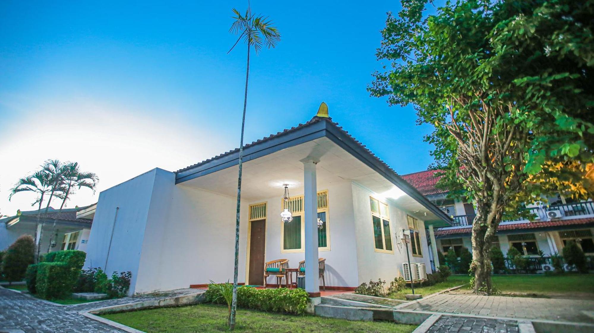 Royal Brongto Hotel Γιογκιακάρτα Εξωτερικό φωτογραφία