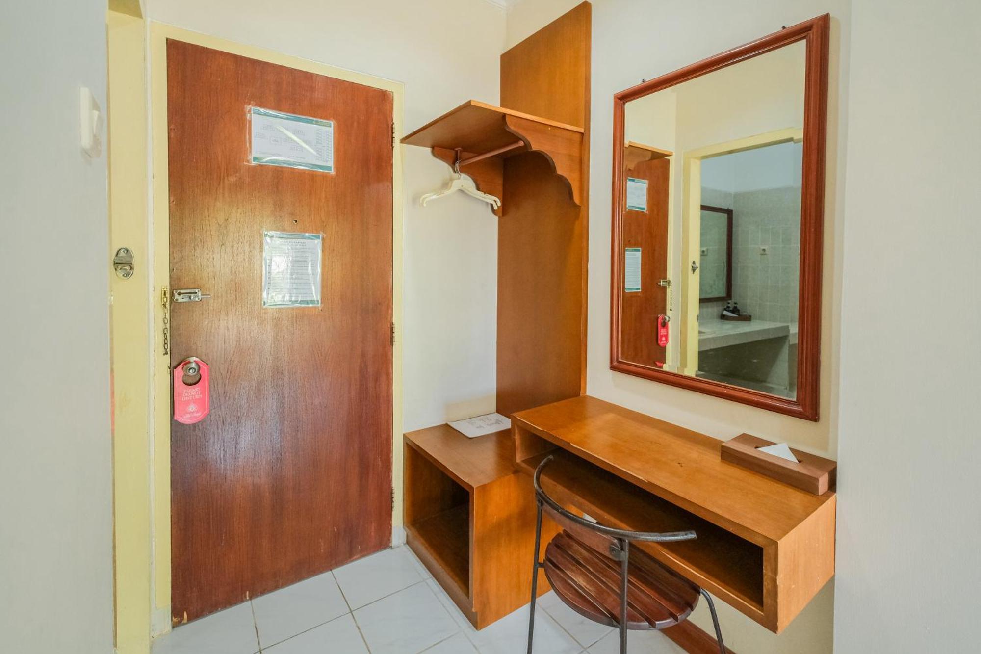 Royal Brongto Hotel Γιογκιακάρτα Εξωτερικό φωτογραφία