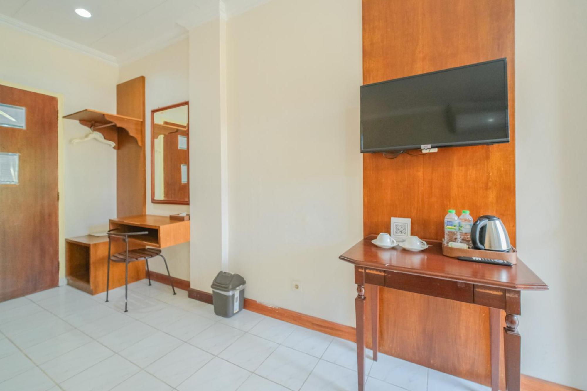 Royal Brongto Hotel Γιογκιακάρτα Εξωτερικό φωτογραφία