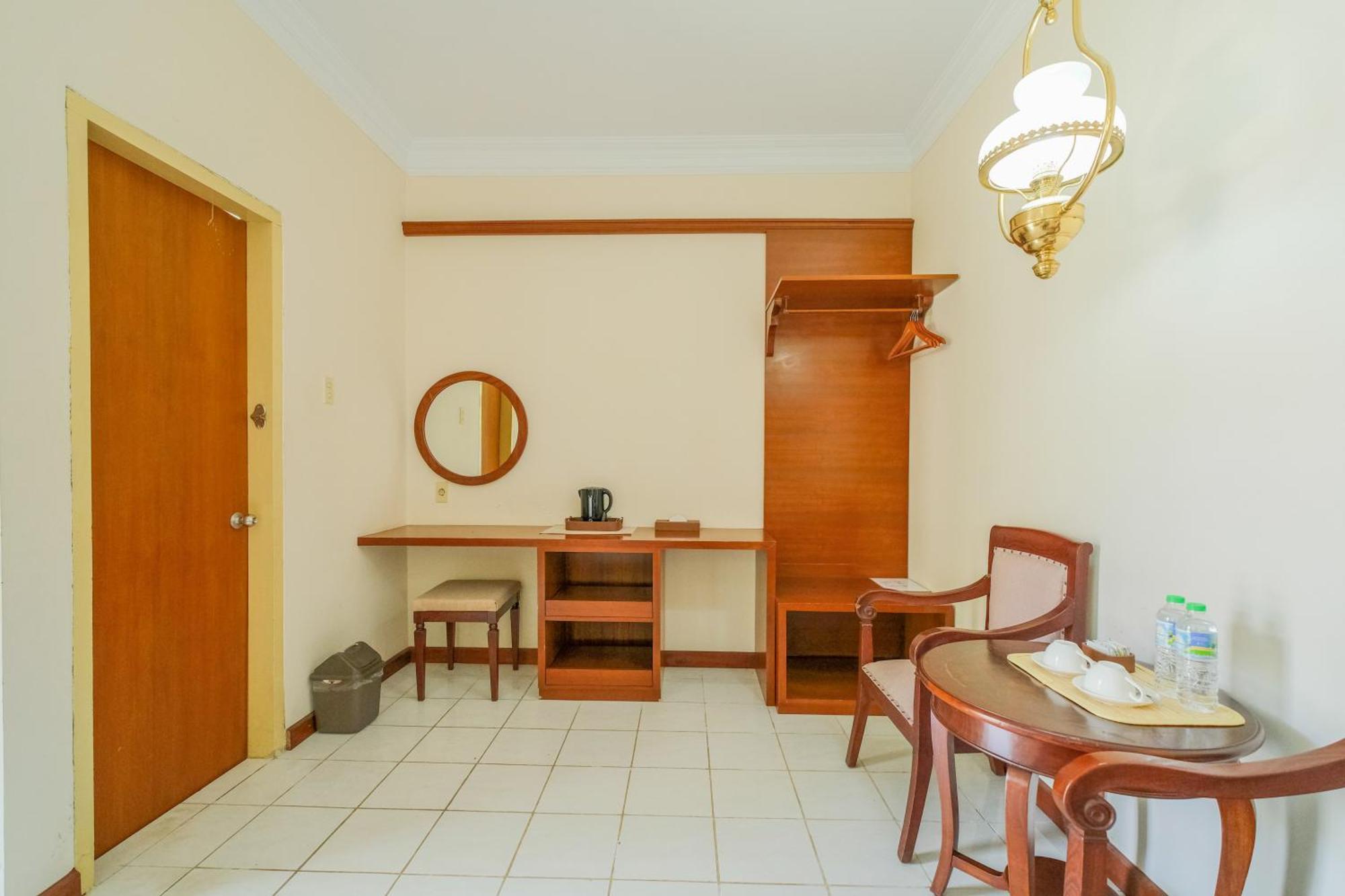 Royal Brongto Hotel Γιογκιακάρτα Εξωτερικό φωτογραφία
