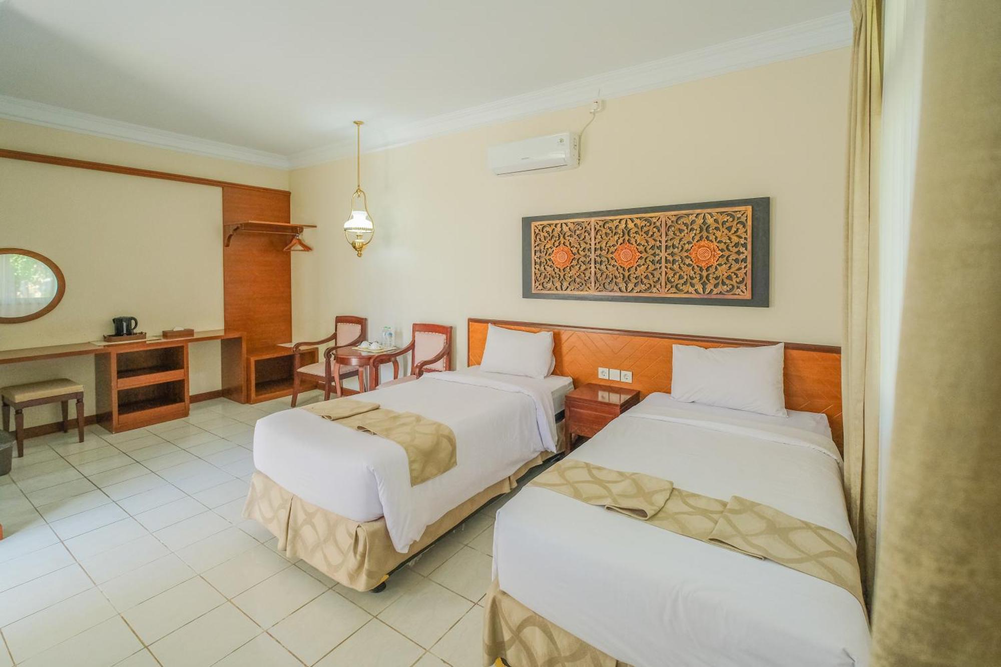 Royal Brongto Hotel Γιογκιακάρτα Εξωτερικό φωτογραφία