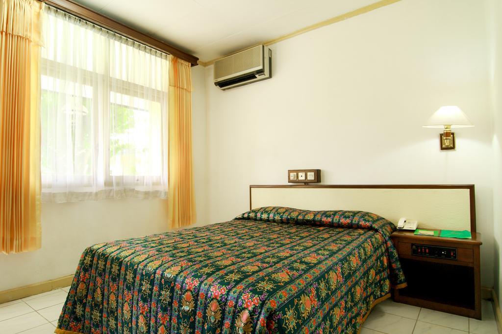 Royal Brongto Hotel Γιογκιακάρτα Εξωτερικό φωτογραφία